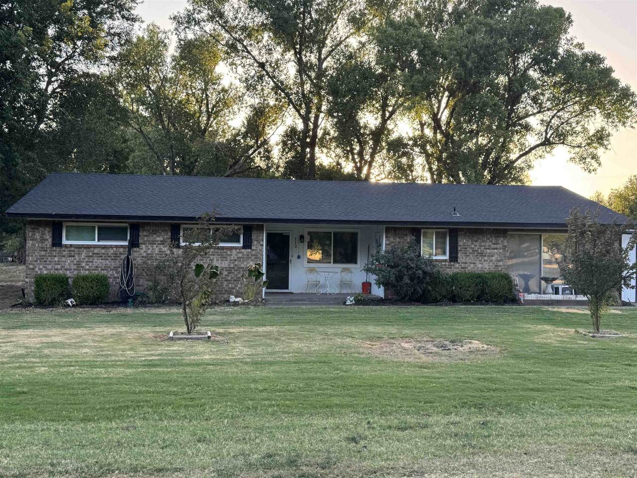 112 Holly Dr - Photo 1