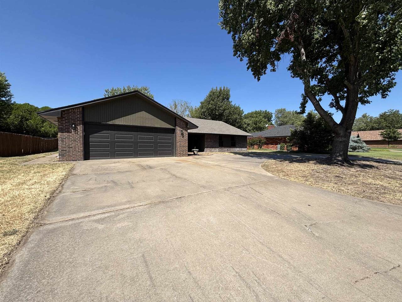 1402 Cansler Dr - Photo 1