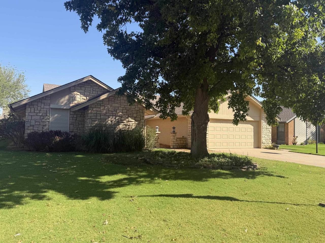 4110 Graham - Photo 1