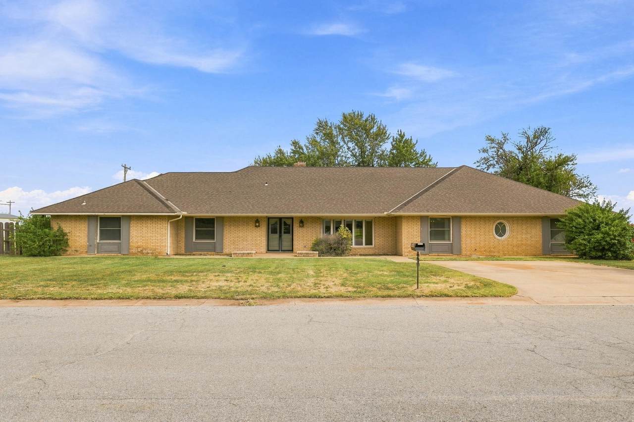 1020 Hadwiger Dr - Photo 1