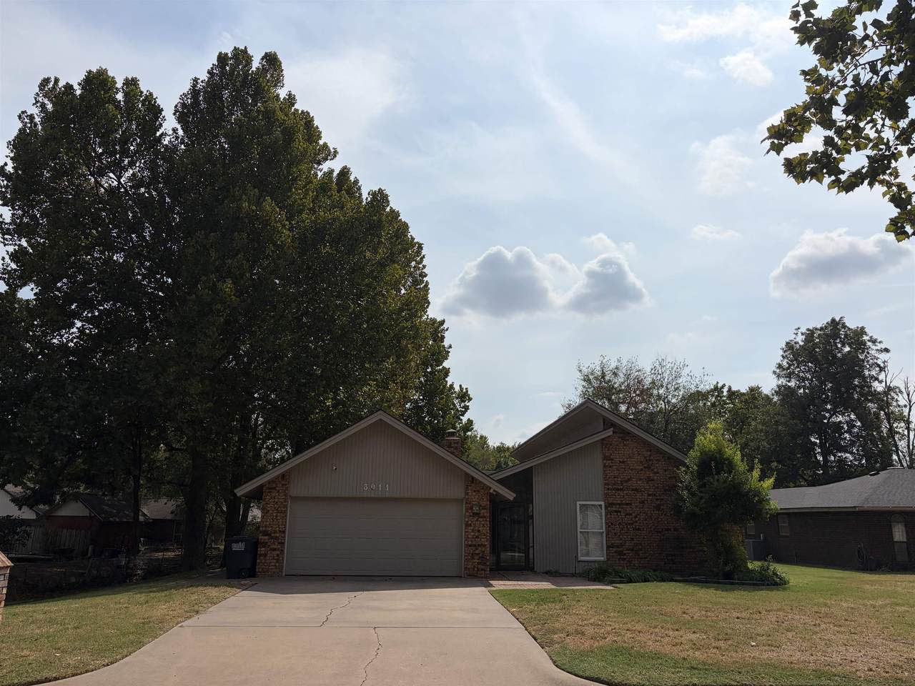 3011 Oakridge - Photo 1