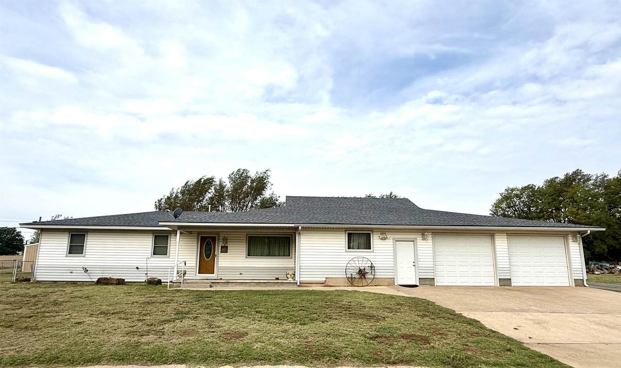 602 Sheridan Ave - Photo 1