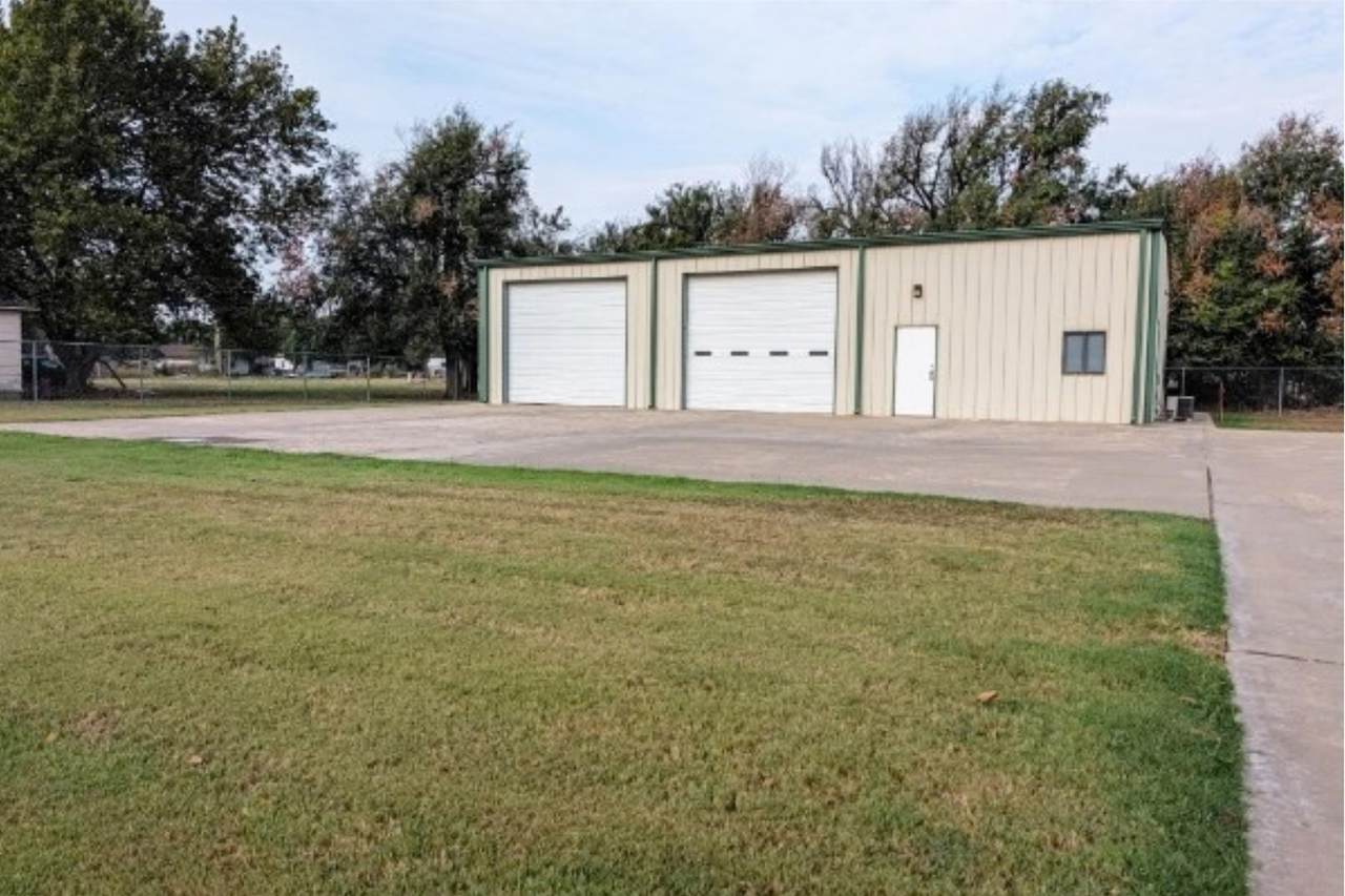 802 Lydell Carr - Photo 1