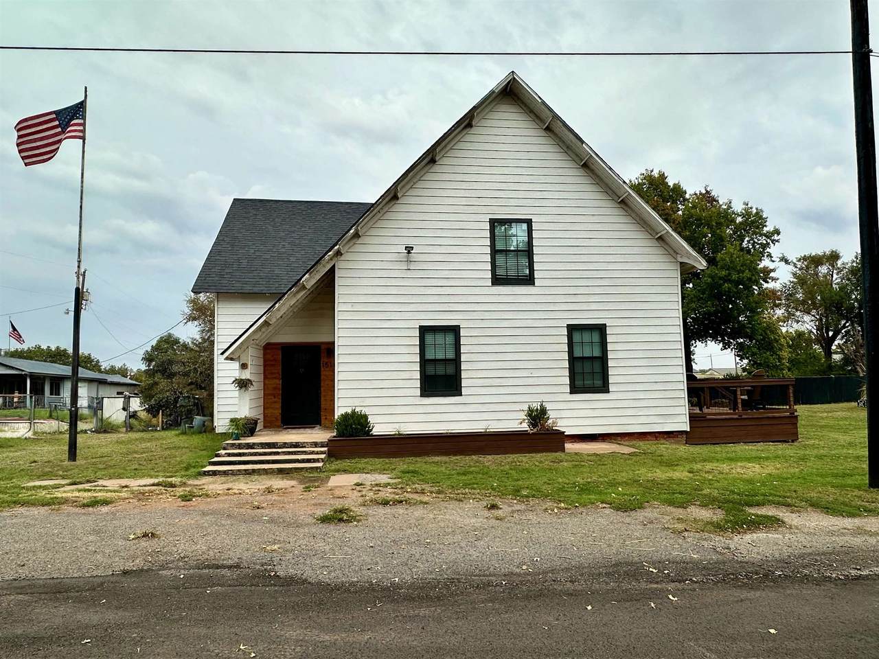 1511 Poplar St - Photo 1