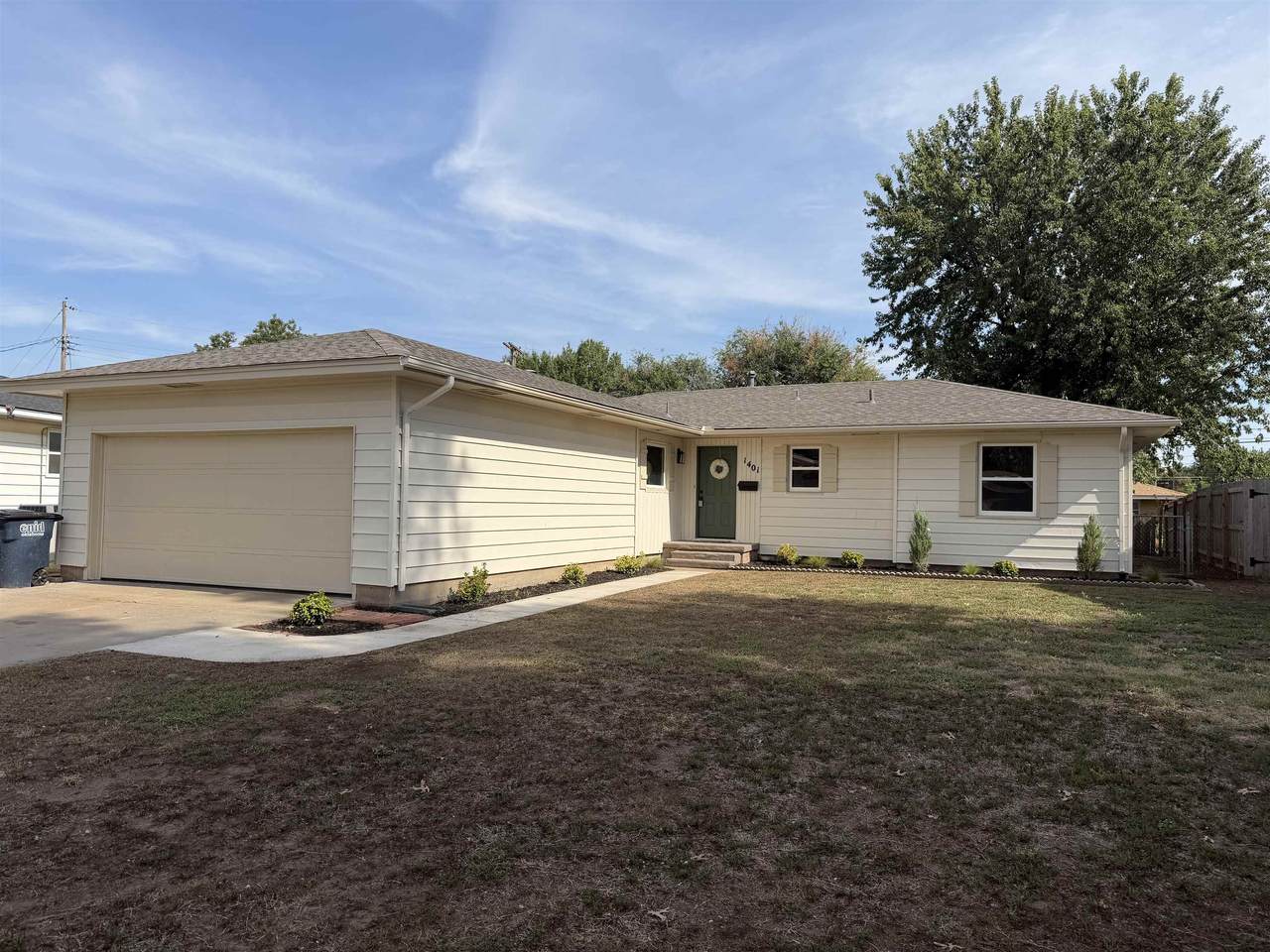 1401 Beverly Dr - Photo 1