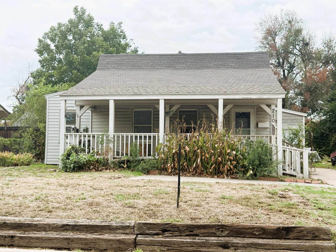 210 Olive Ave - Photo 1