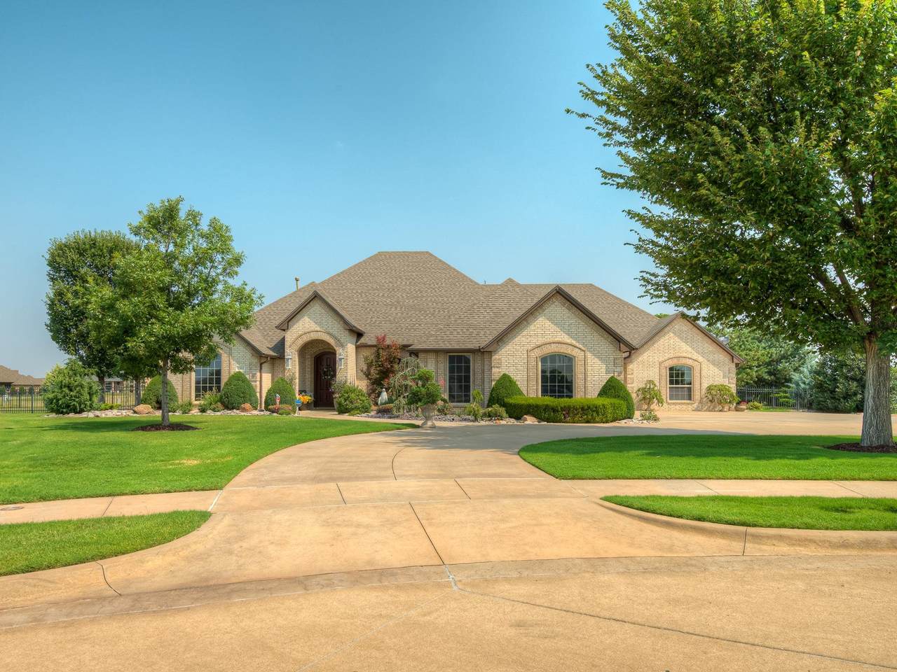 1302 St Andrew Ct - Photo 1