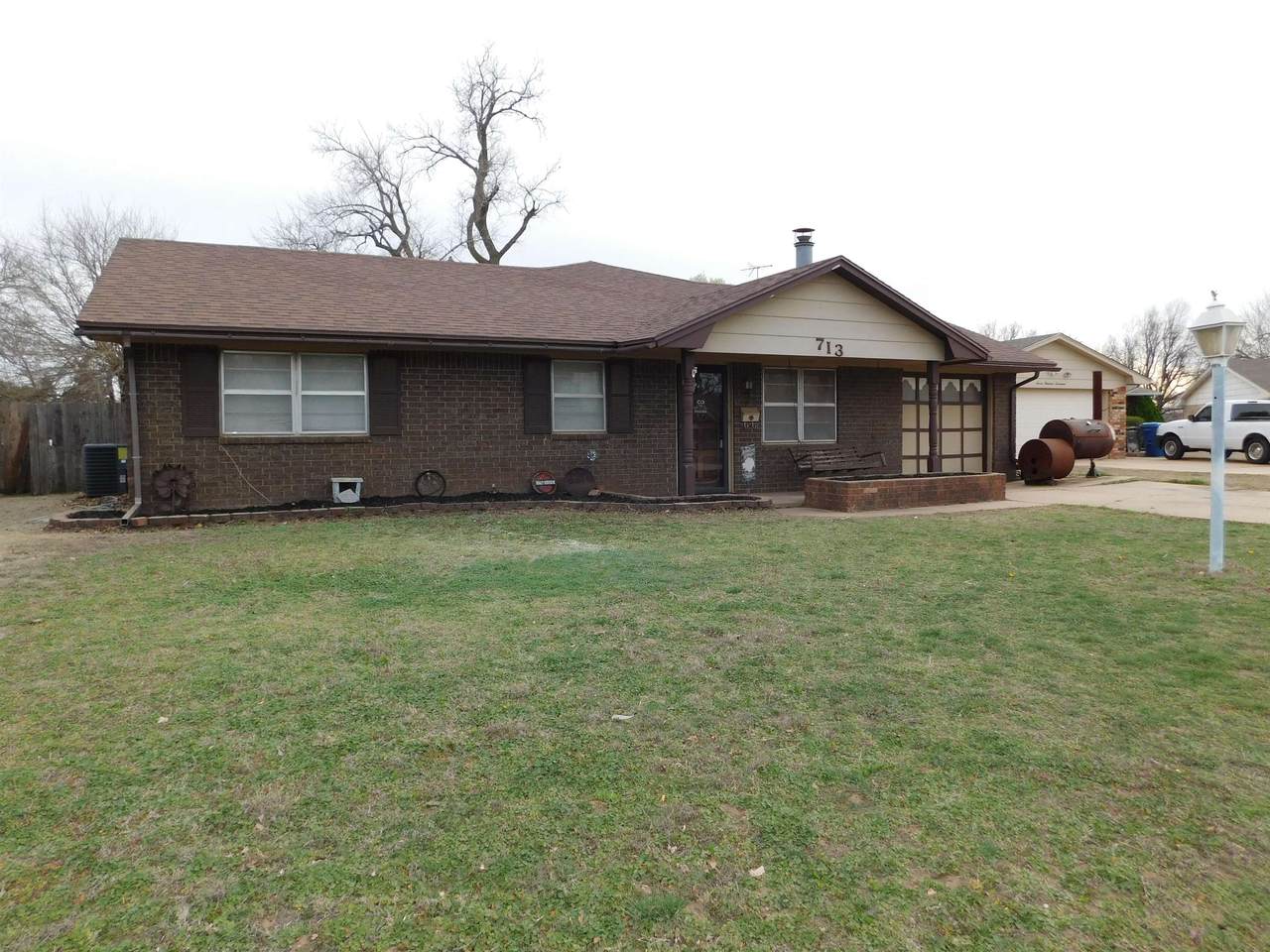 713 Choctaw Dr - Photo 1