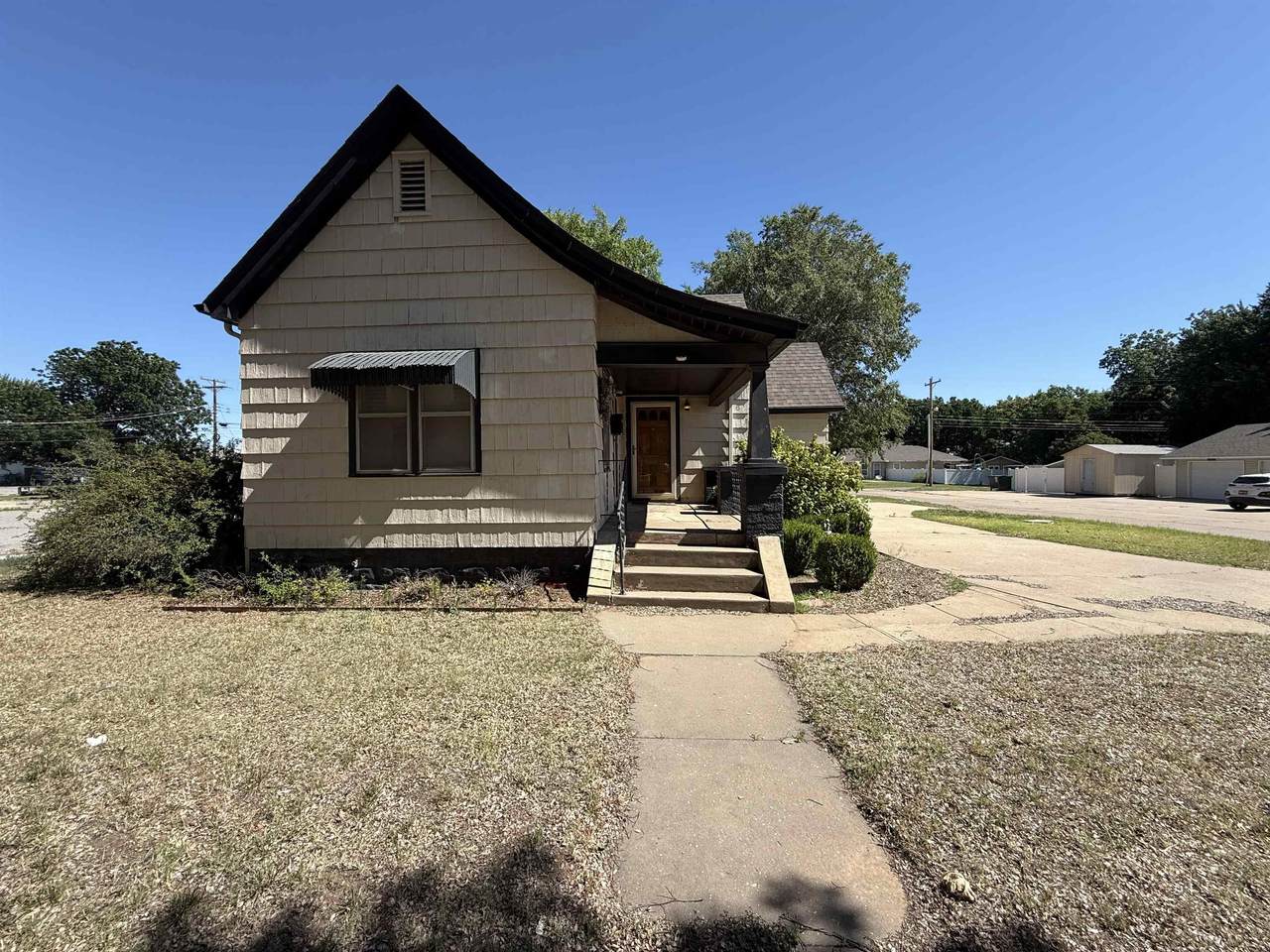 1402 Main St - Photo 1