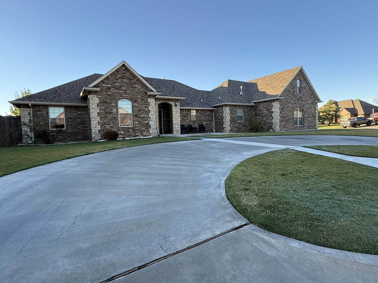 4621 Daybreak Ln - Photo 1