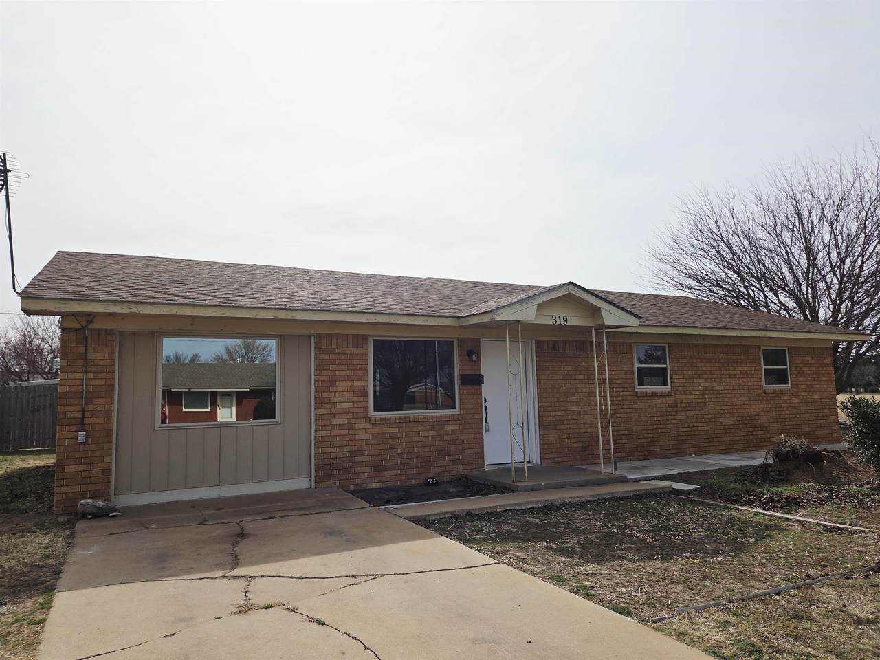 319 Ash St - Photo 1