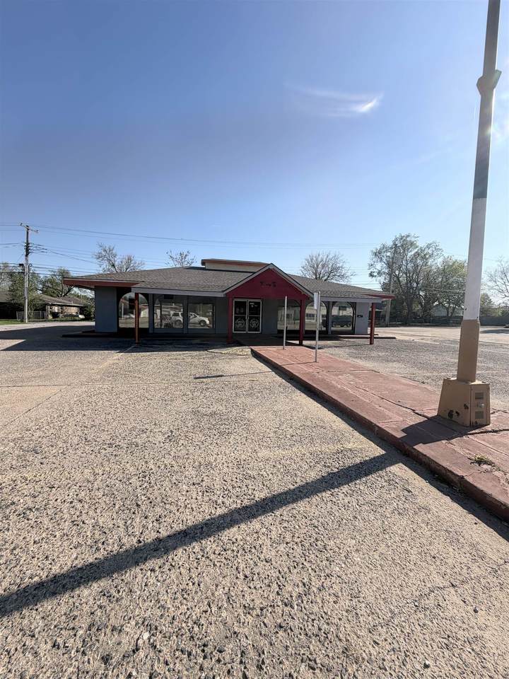 1119 Broadway Ave - Photo 1