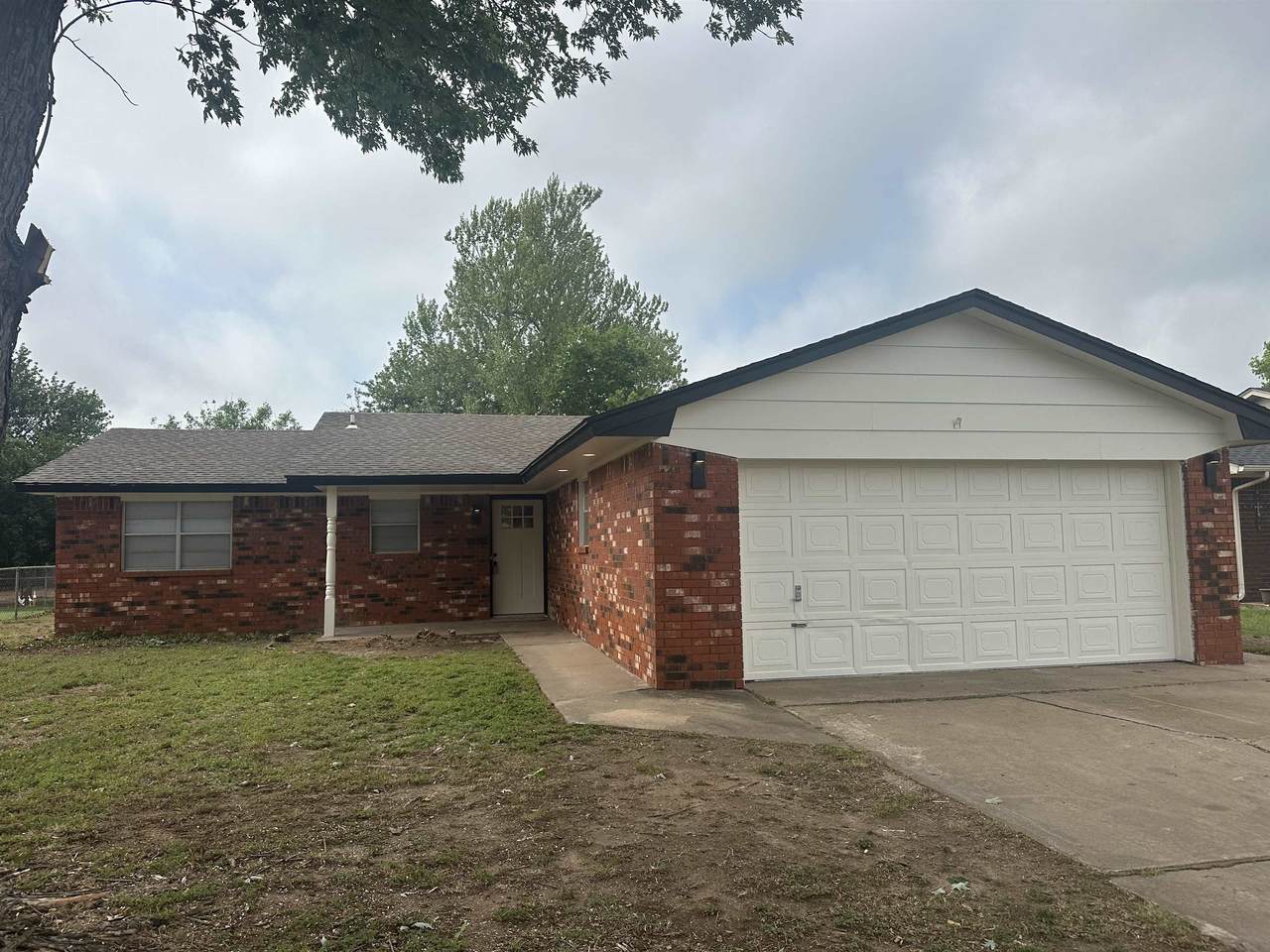 709 Chisholm Trail - Photo 1