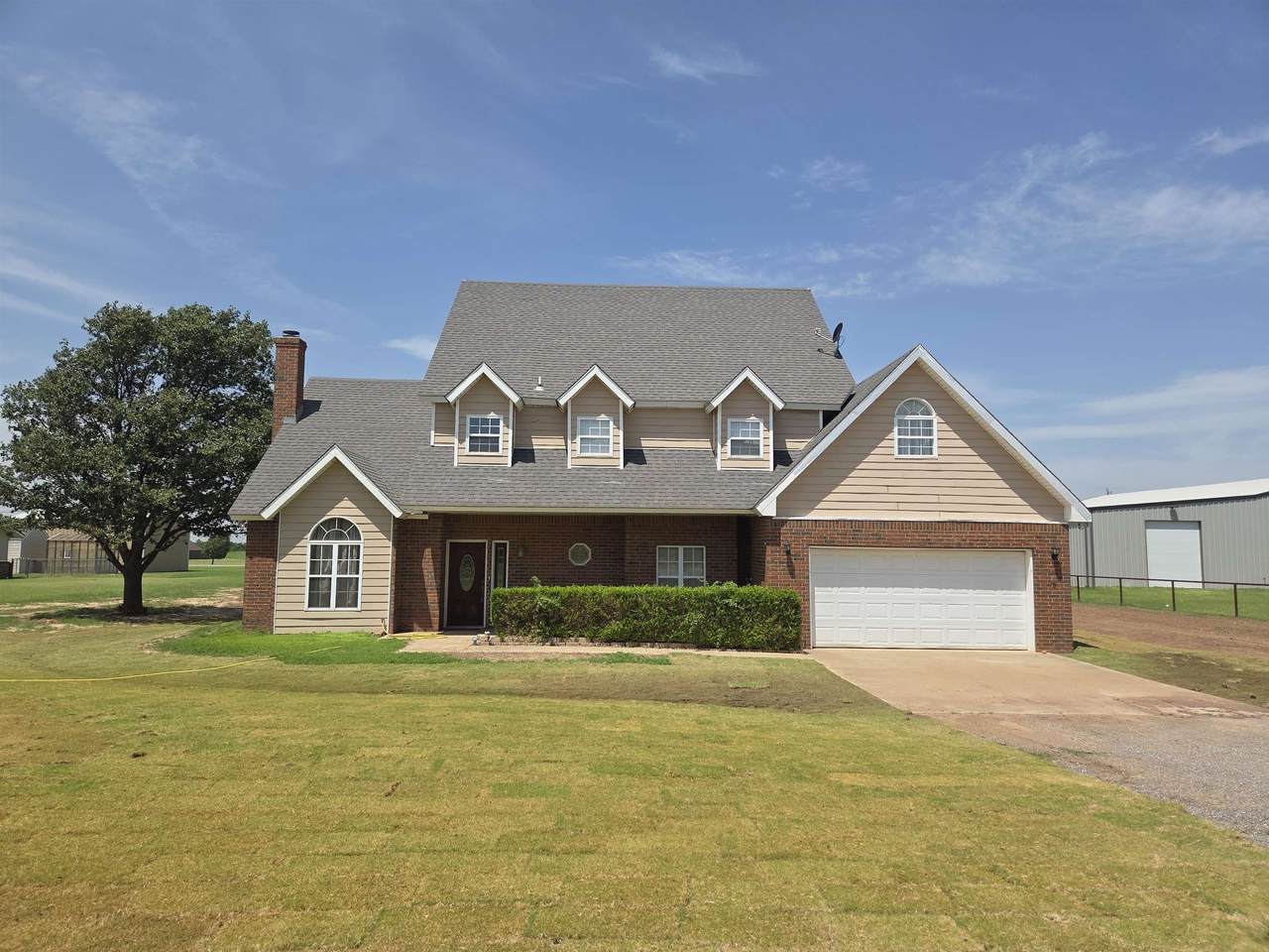 210 Thistledown Rd - Photo 1