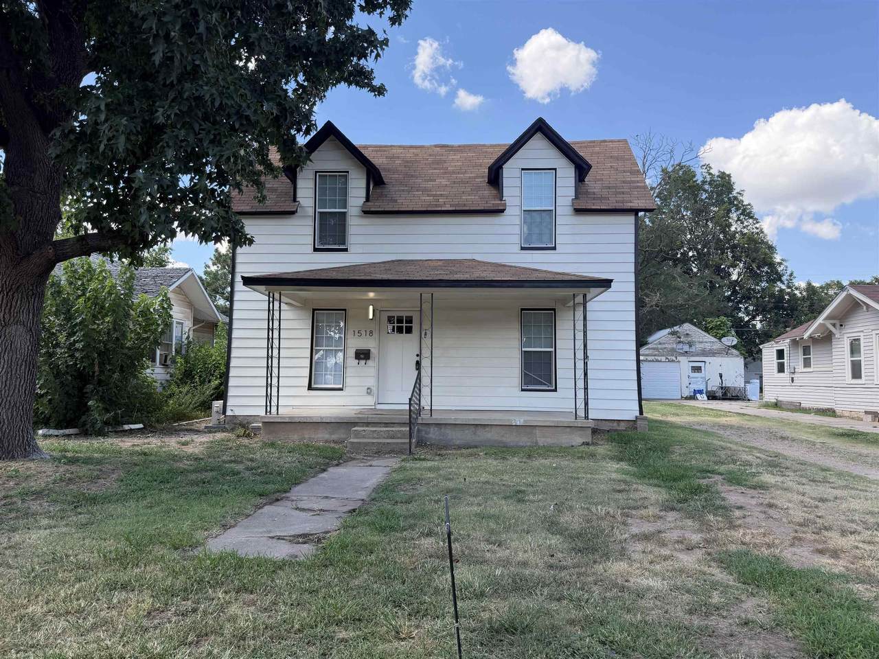 1518 Maple - Photo 1
