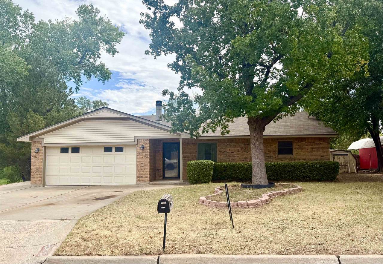 2912 Edgewater - Photo 1