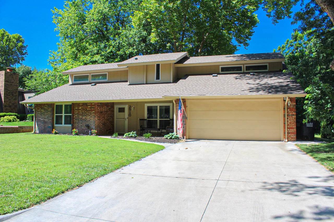 2910 Woodbriar Square - Photo 1