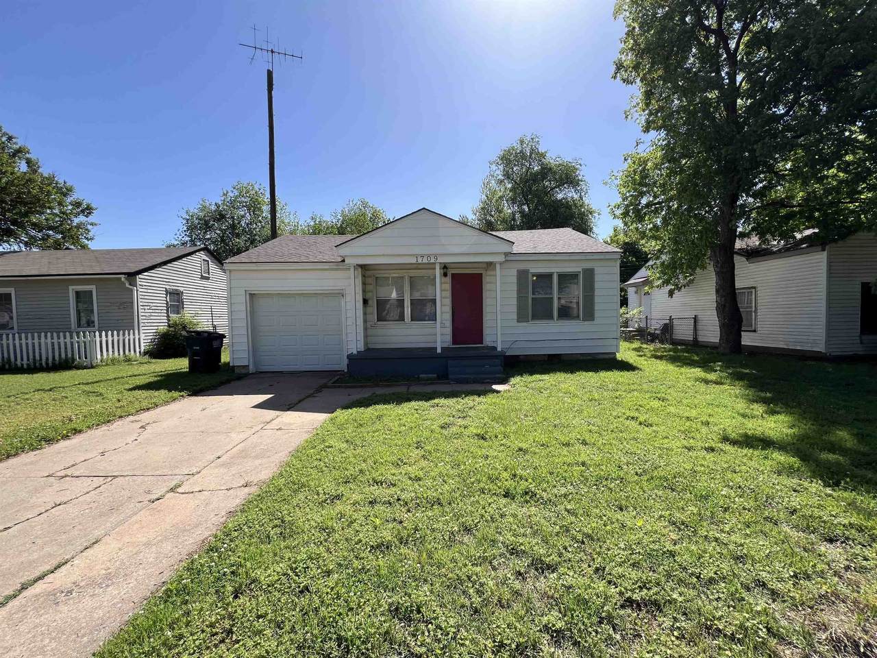 1709 Hudson - Photo 1