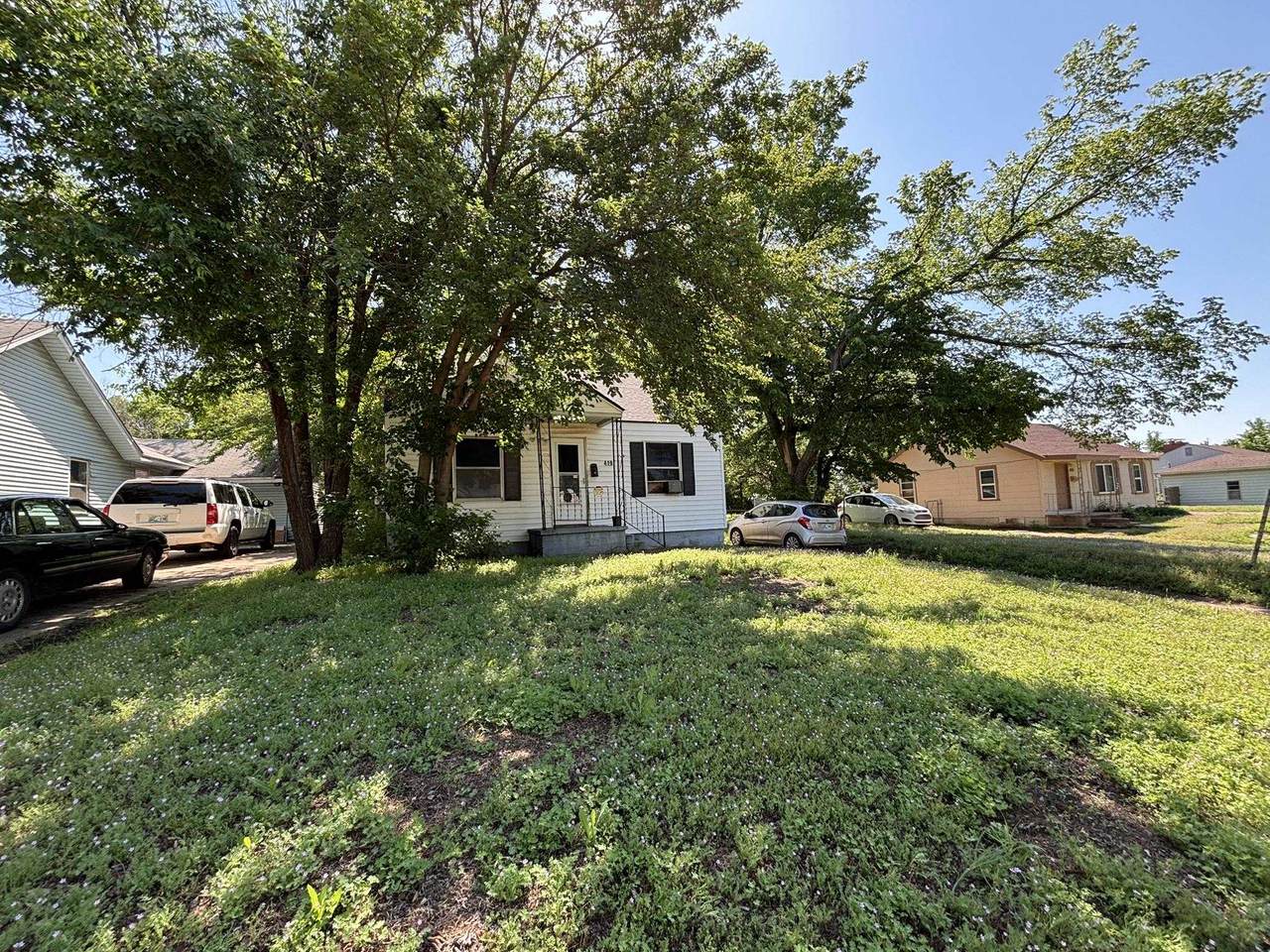 419 20th - Photo 1