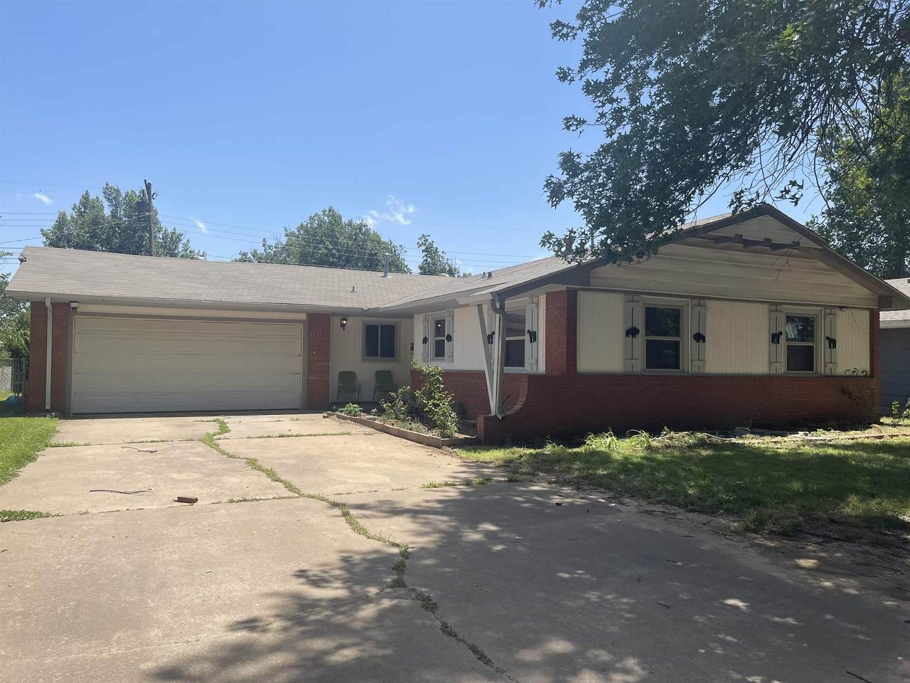 1733 Thompson Ave - Photo 1