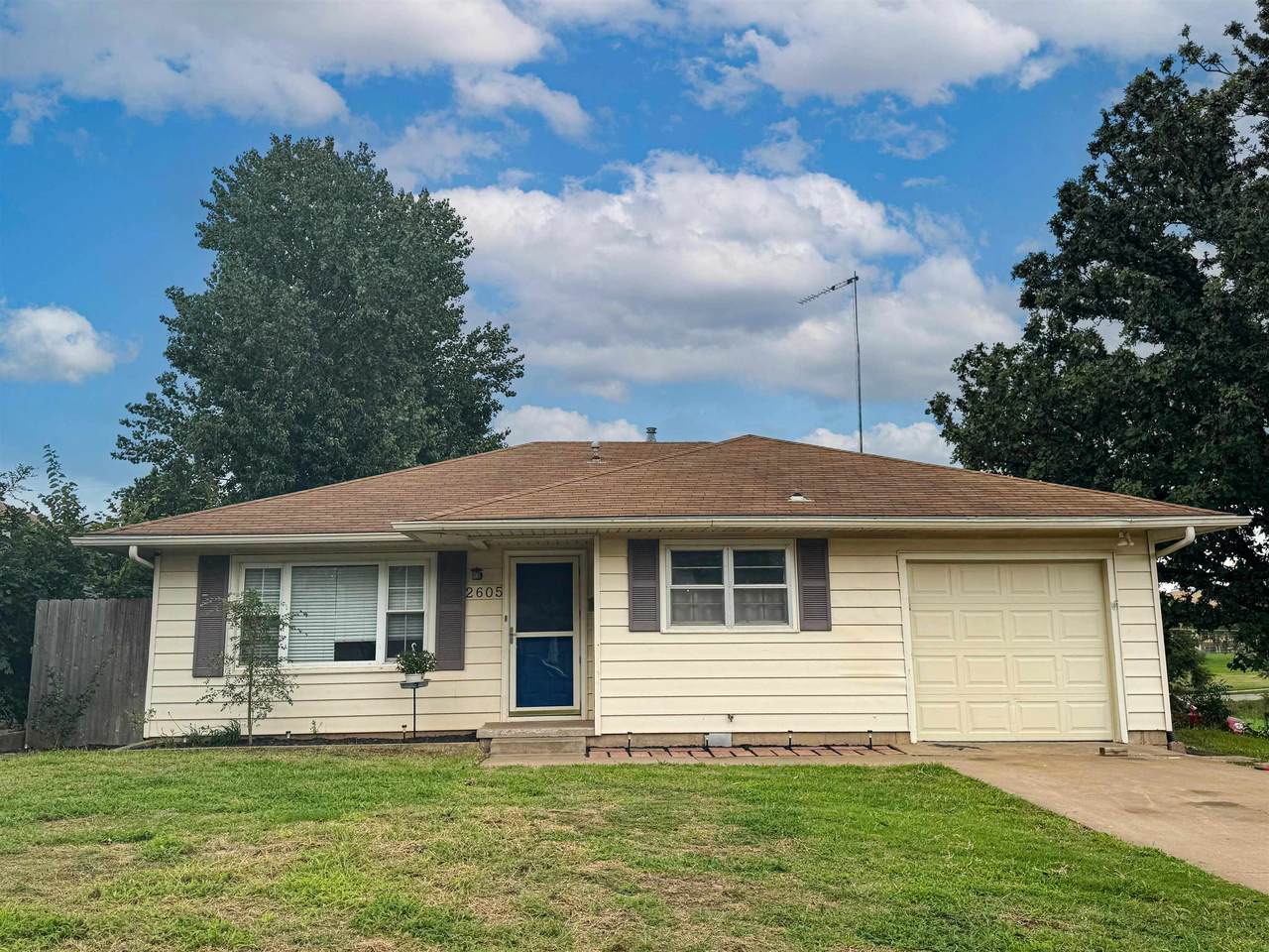 2605 Maple - Photo 1