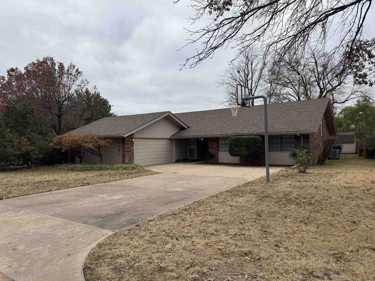 4101 Timberlane - Photo 1