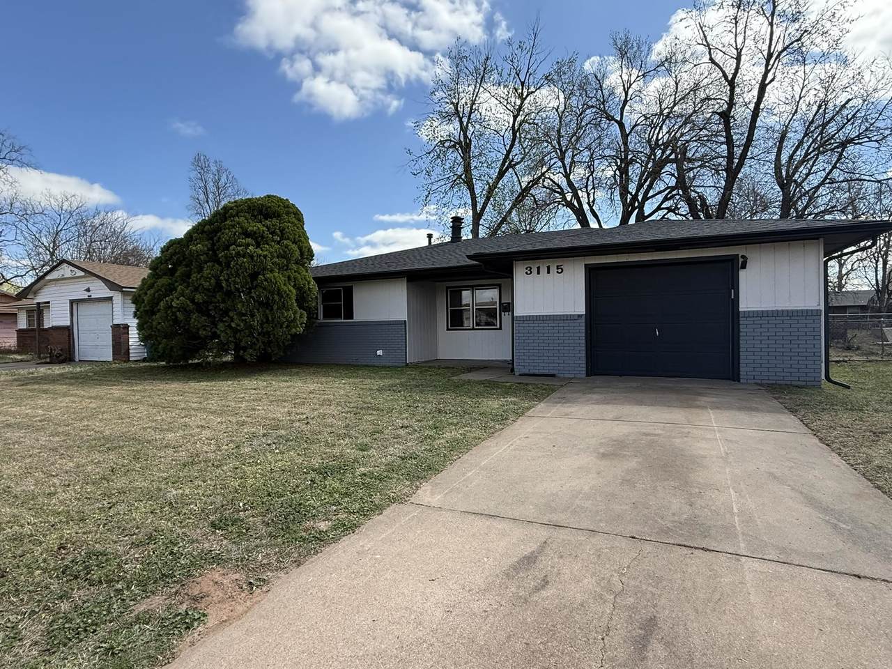 3115 Brooks Dr - Photo 1