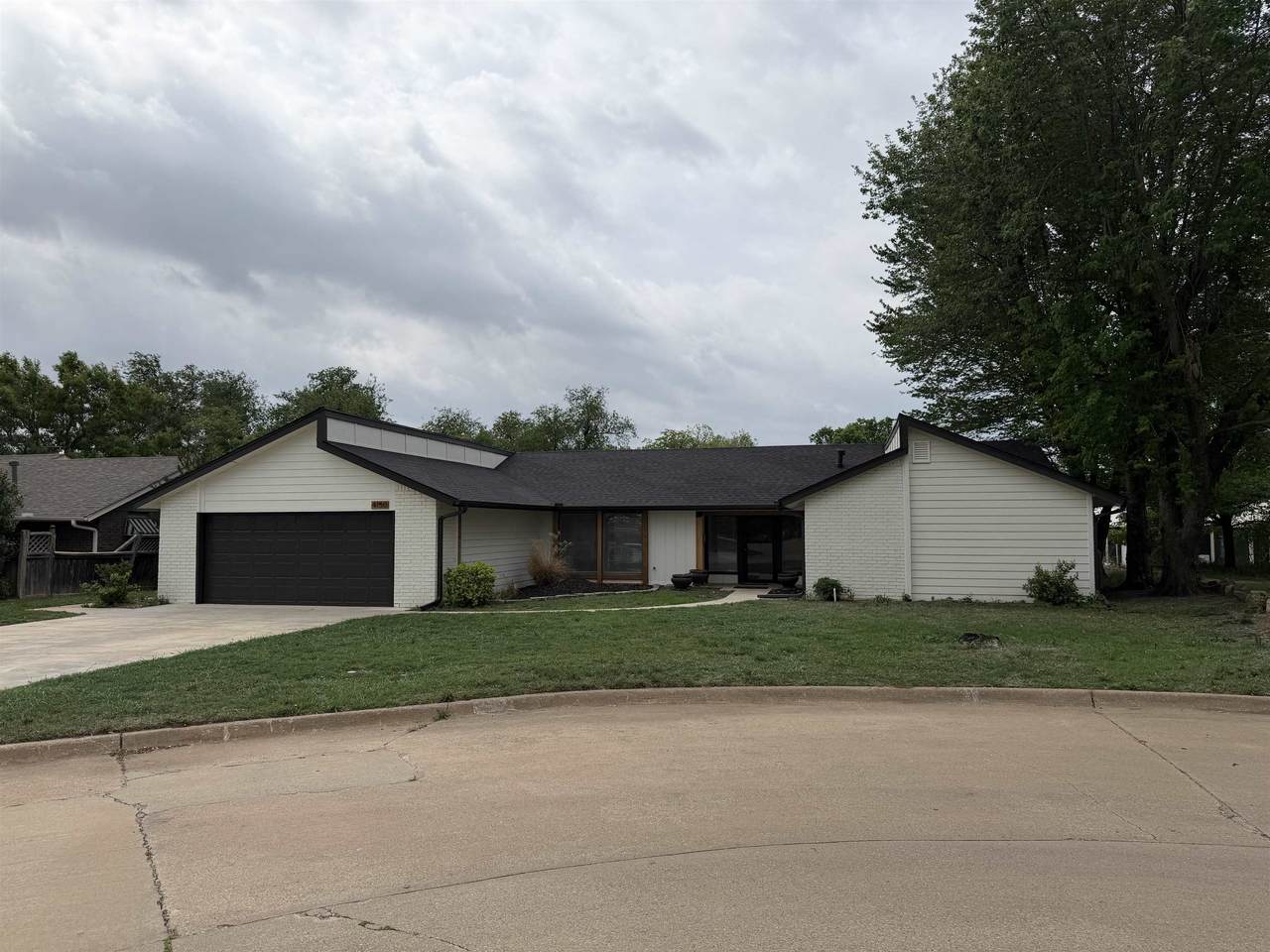 4150 Timberlane - Photo 1