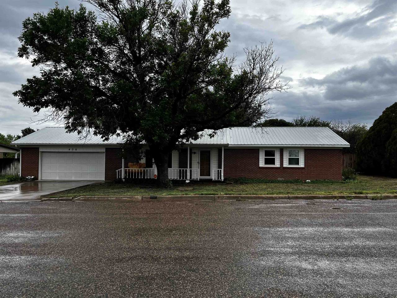406 Avenue Q - Photo 1