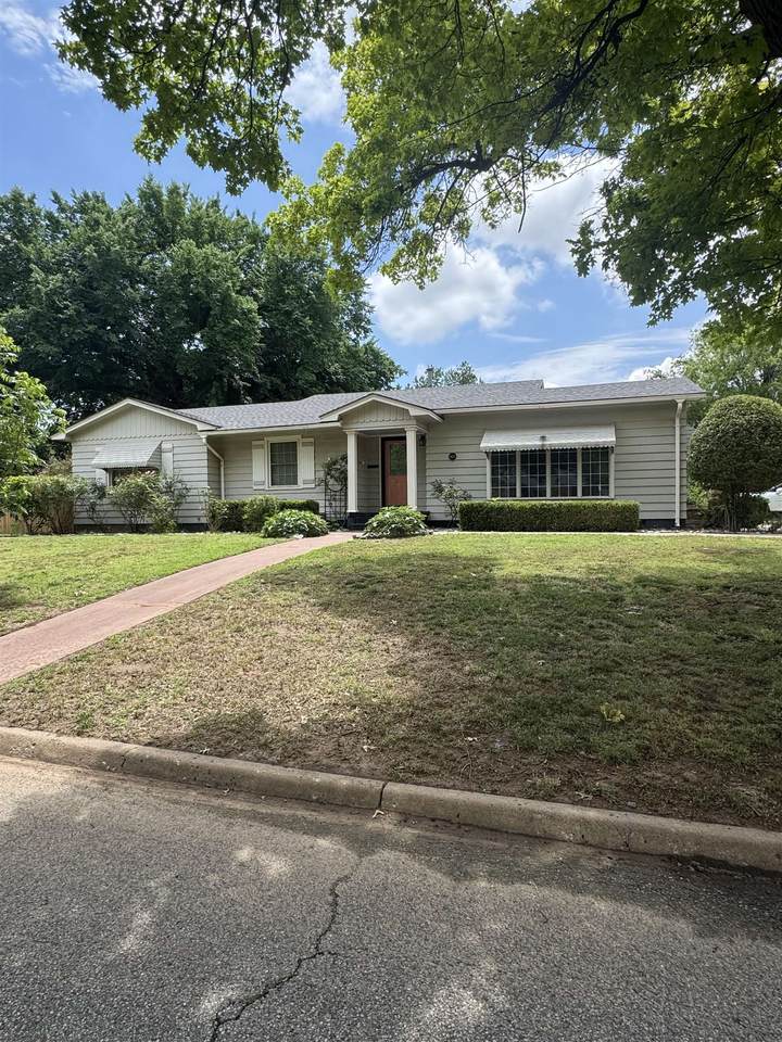 1625 Indian Dr - Photo 1