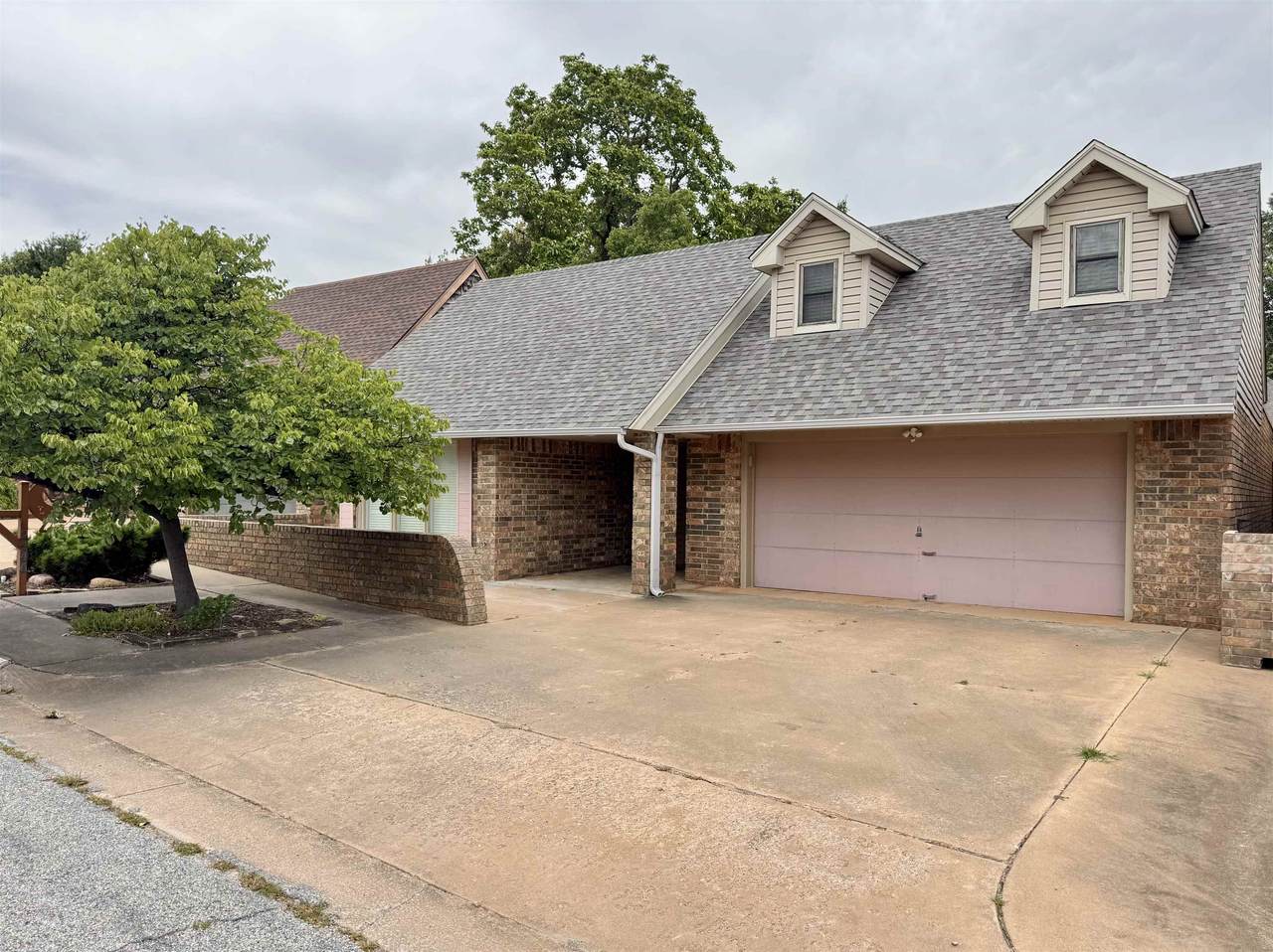 2446 Sherwood Dr - Photo 1