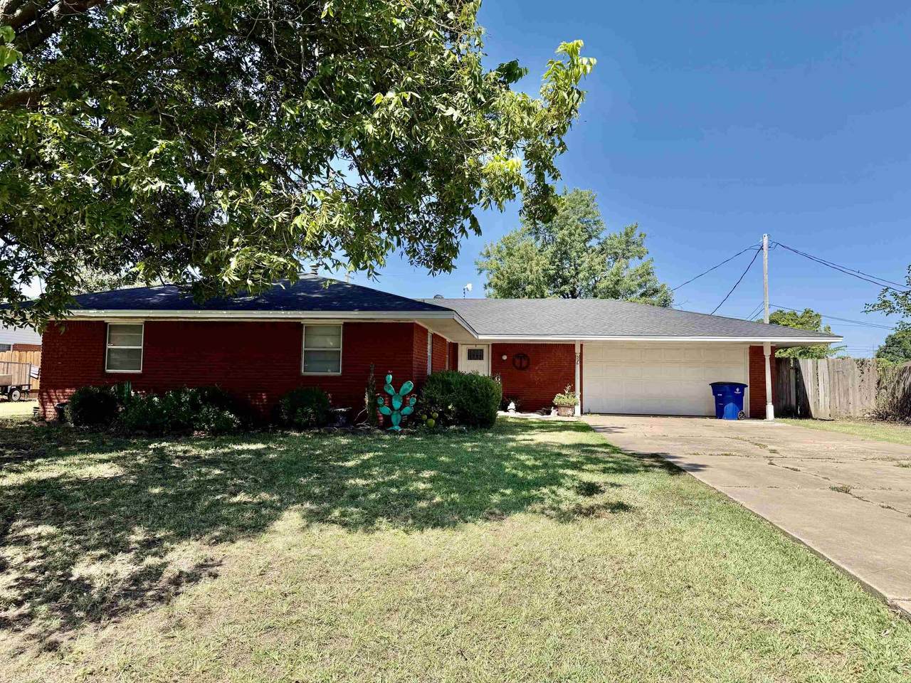 526 Ridgewood St - Photo 1