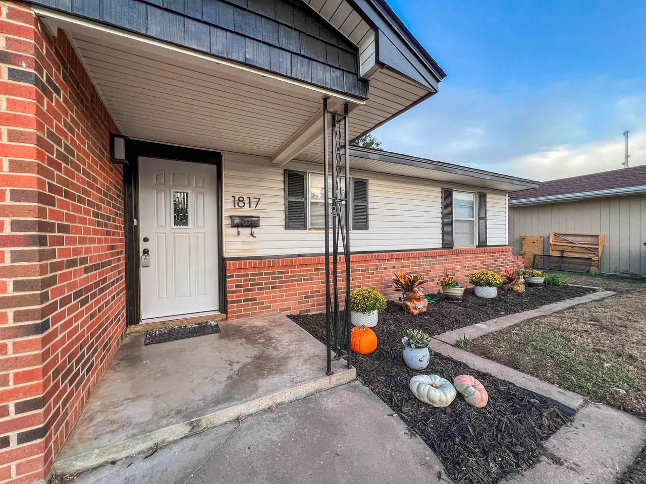 1817 Mimosa - Photo 1