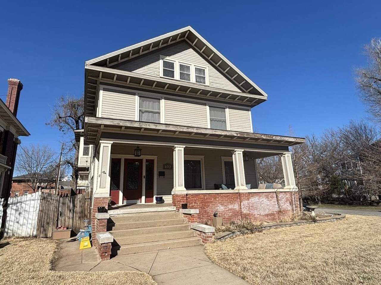 402 Elm Ave - Photo 1