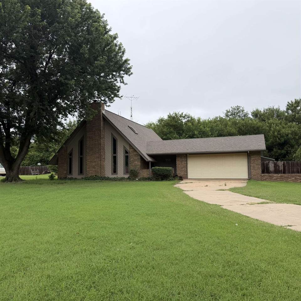 713 Bryan Dr - Photo 1