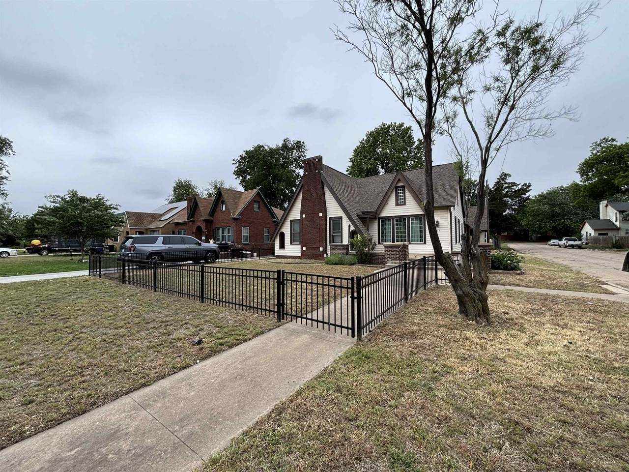 502 Garfield - Photo 1