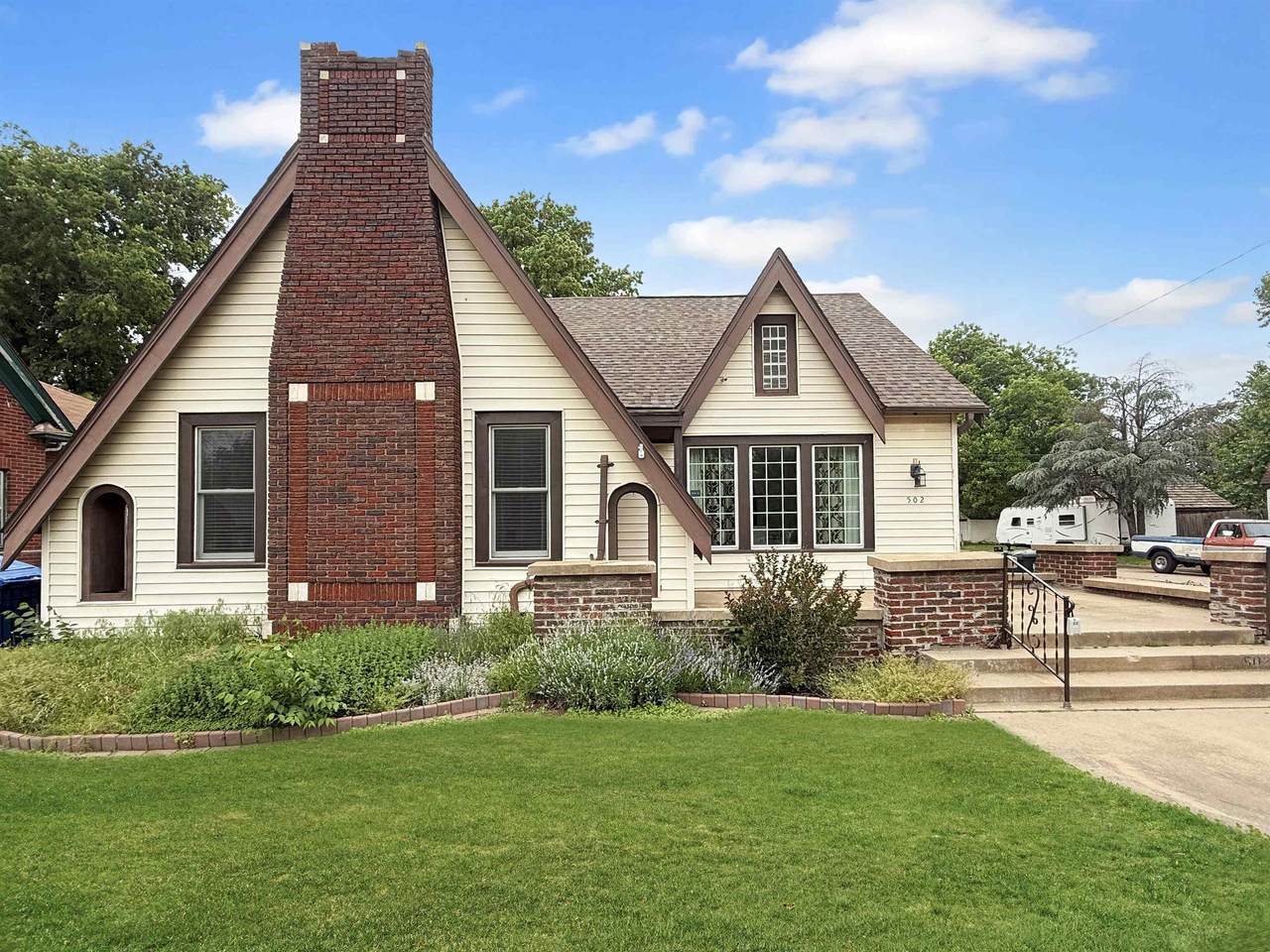 502 Garfield - Photo 1