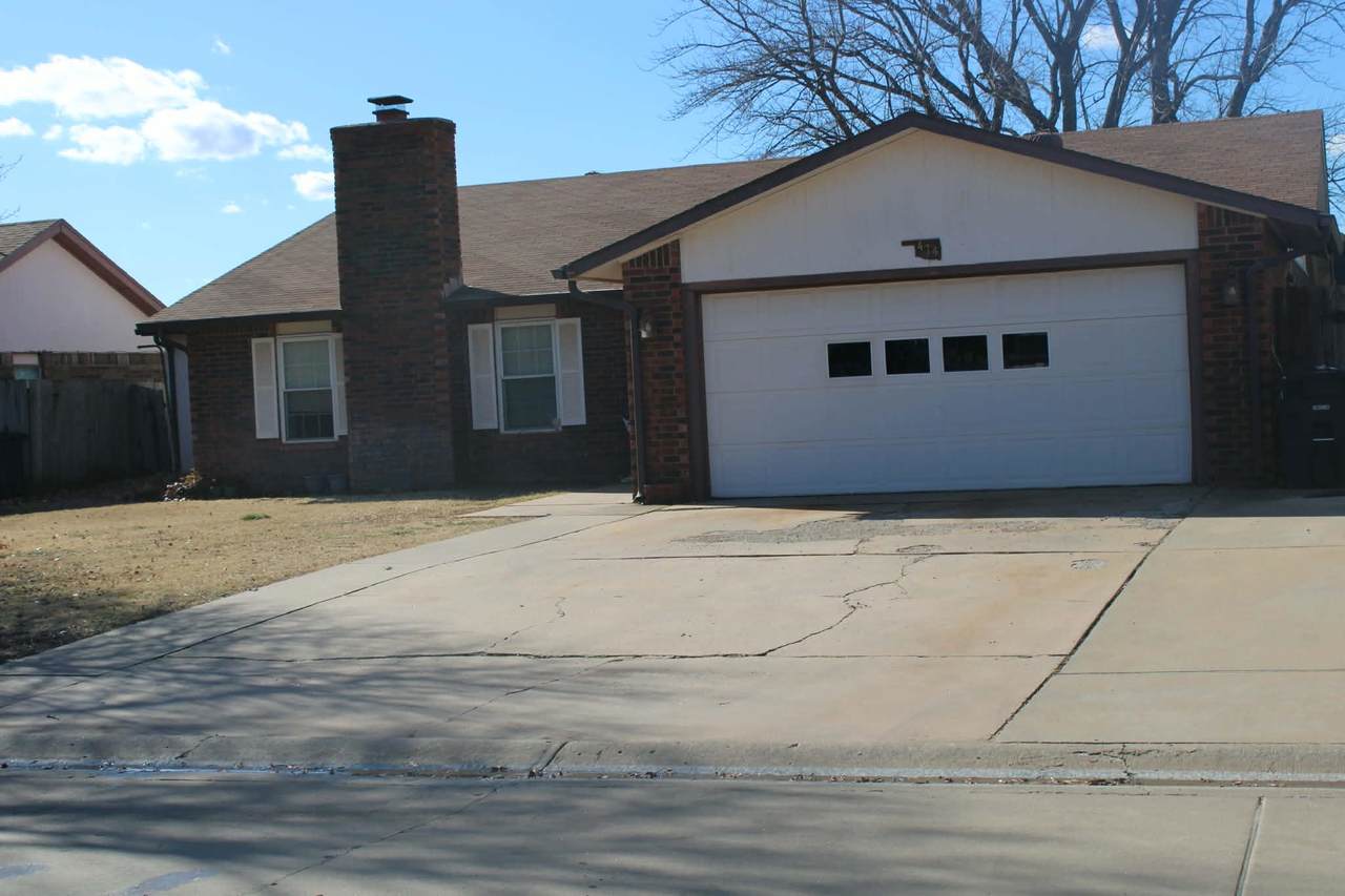 414 Greg St - Photo 1