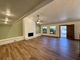 1711 Surrey Ln - Photo 6