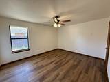 1711 Surrey Ln - Photo 21