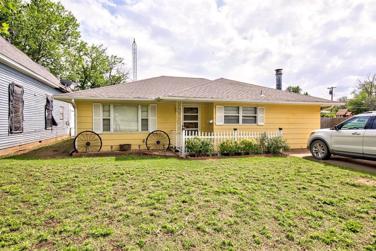 1701 Chestnut - Photo 1