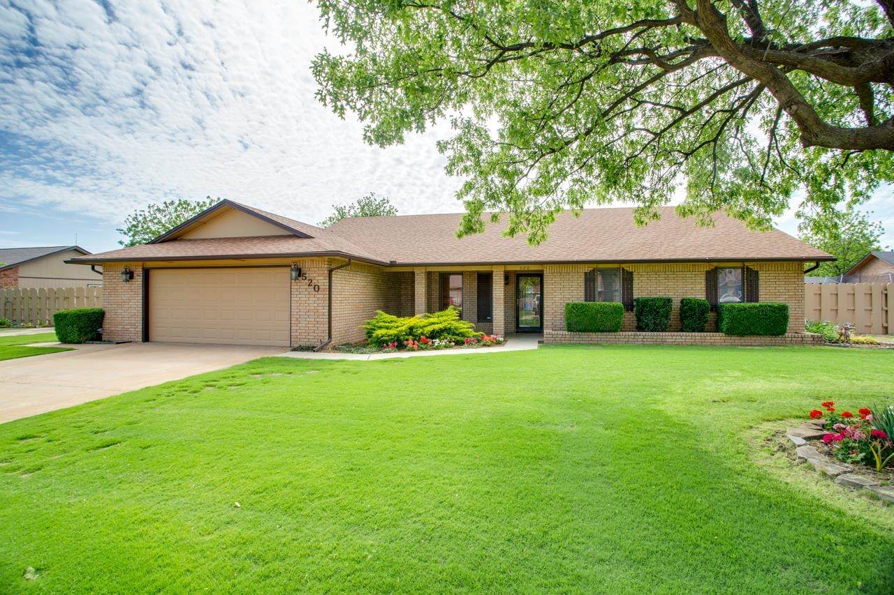 520 Applewood - Photo 1