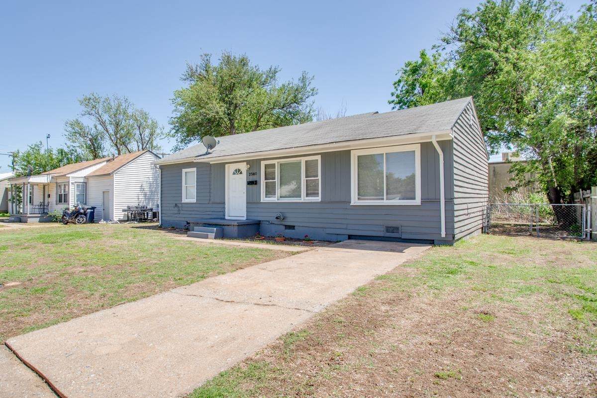 2561 Everitt - Photo 1