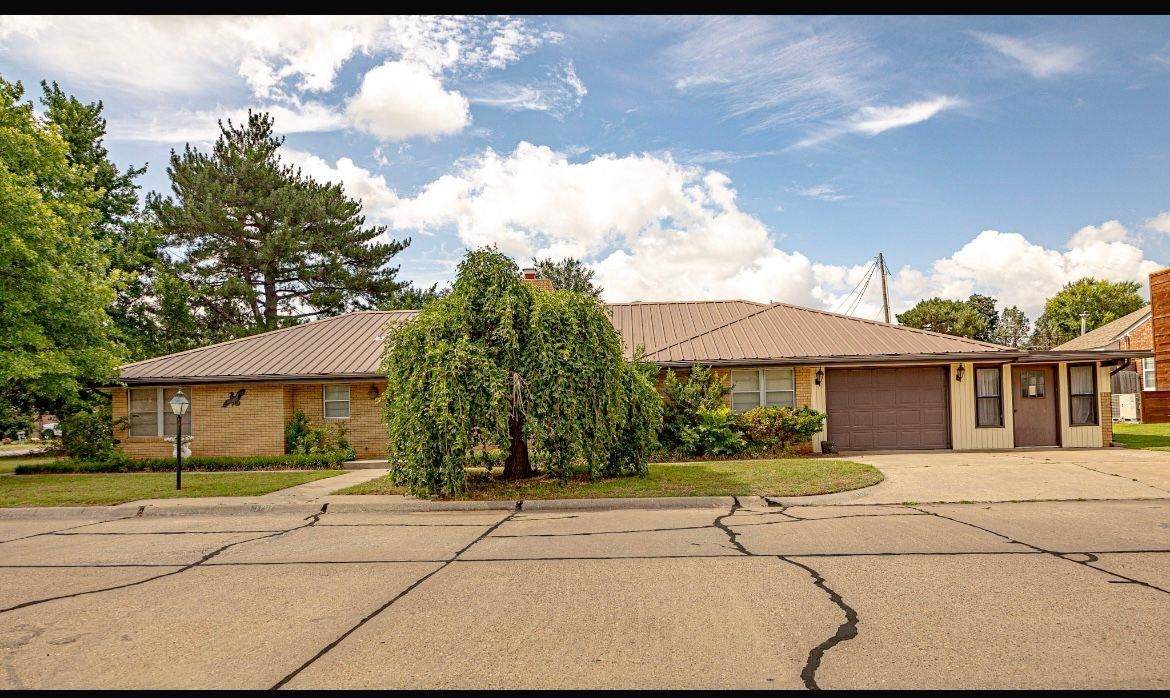 1707 Elm Ave - Photo 1