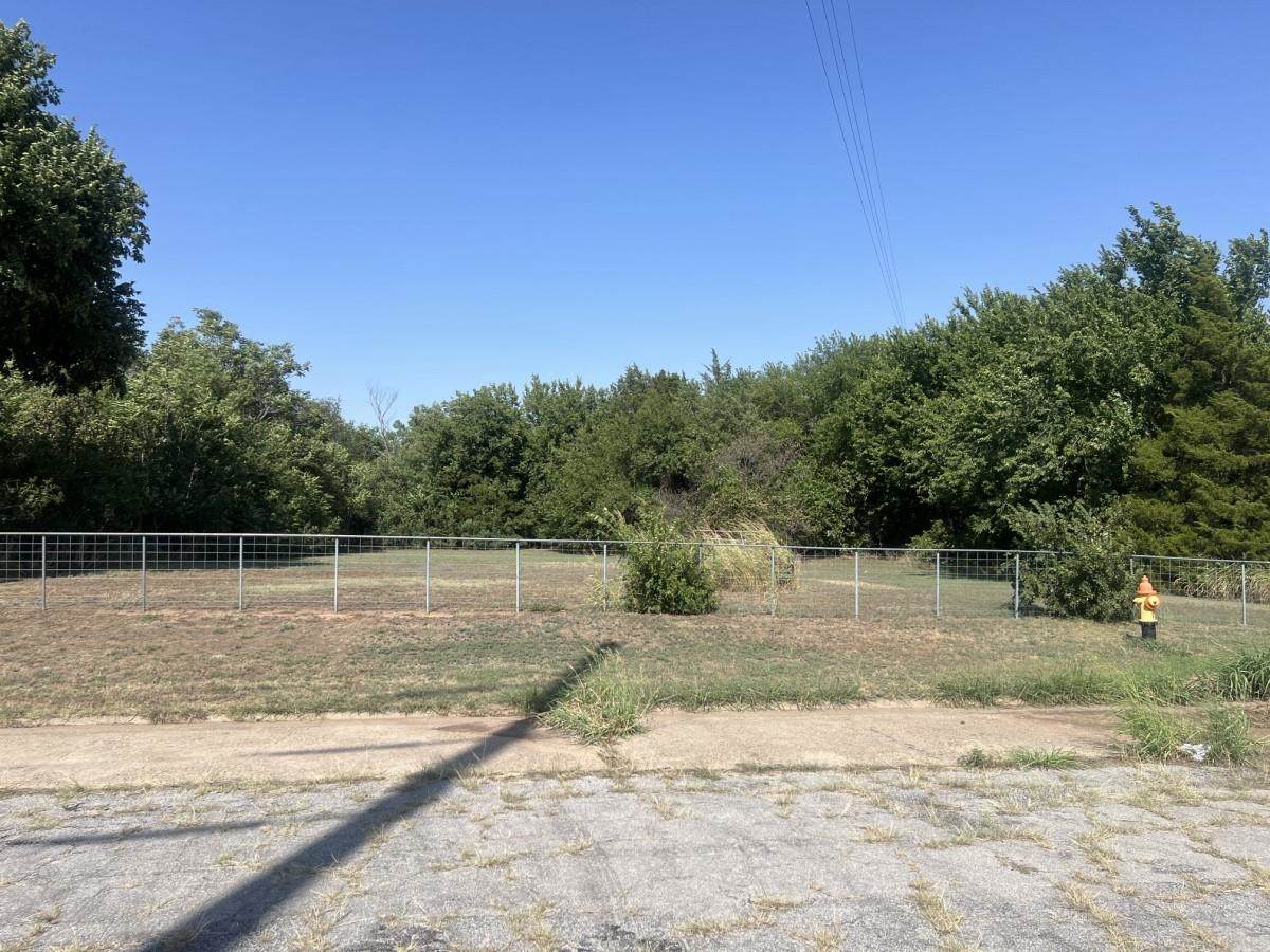 Tract On University Blvd - Photo 1