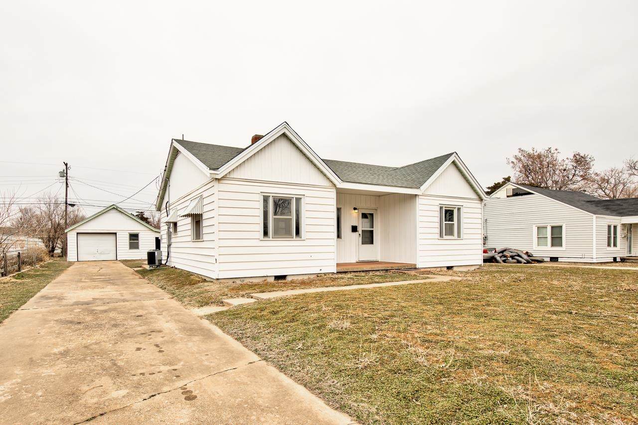 2002 Chestnut Ave - Photo 1