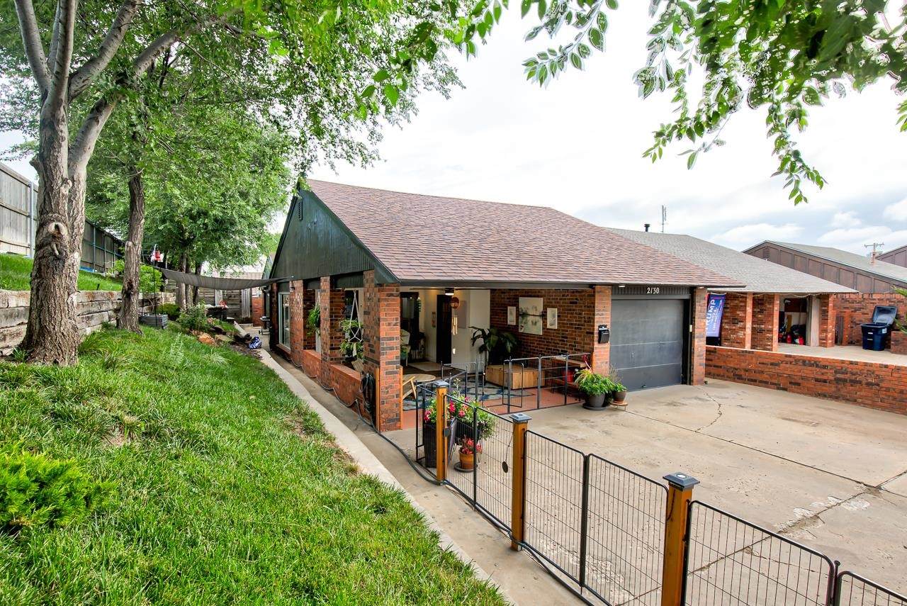 2130 Camelot Dr - Photo 1