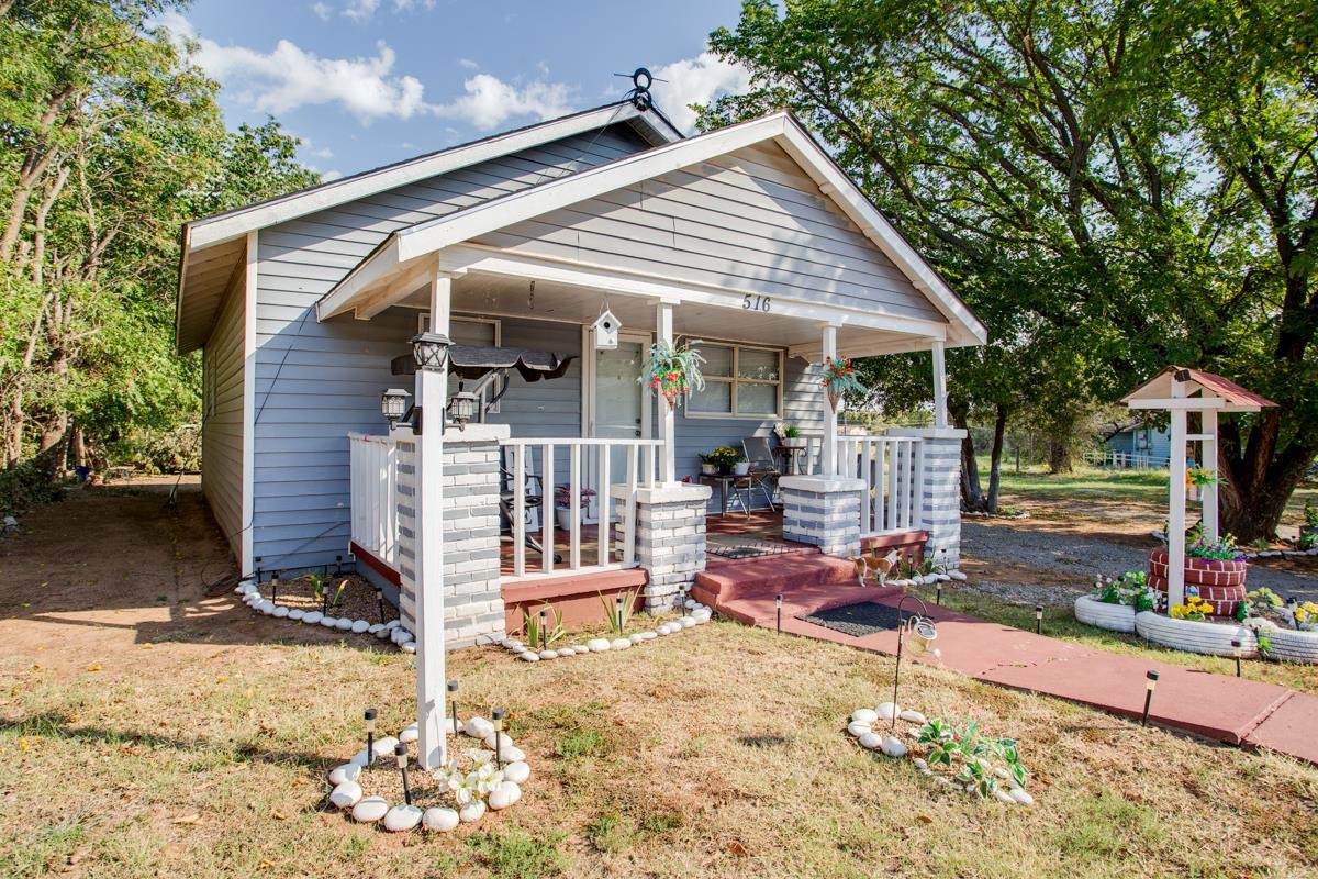 516 State Ave - Photo 1