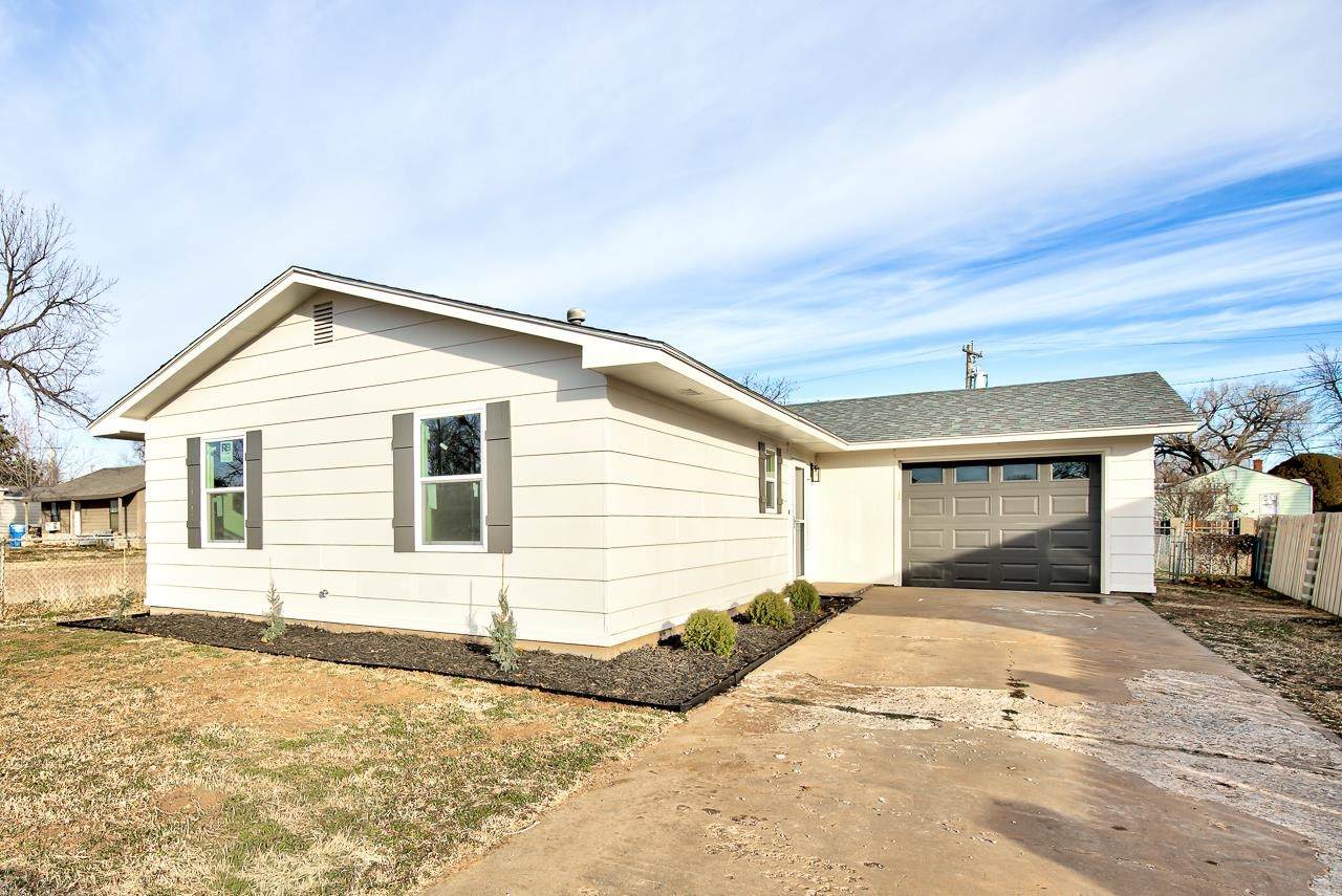 220 Olive Ave - Photo 1