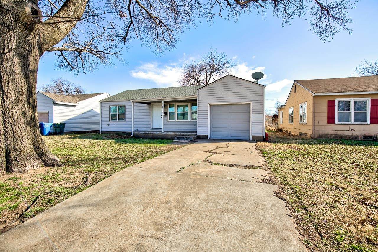 2109 Elm Ave - Photo 1